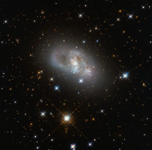 Hubble сфотографировал компактного соседа Млечного пути