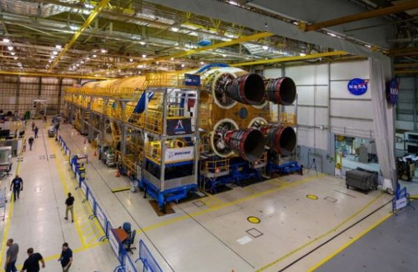 <br />
Новая мегаракета НАСА теперь оснащена всеми четырьмя двигателями: фото и видео<br />
