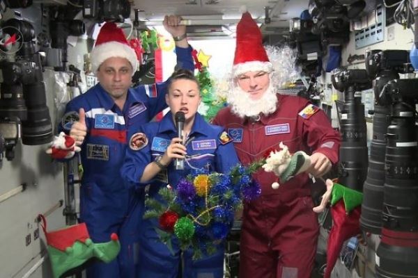 "Роскосмос" потратит миллионы рублей на подарочный борщ и игрушечные луноходы