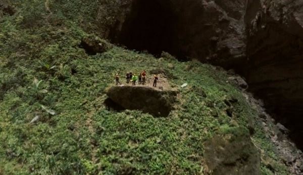 Ученые спустились в пещеру, из которой были слышны странные звуки, и не поверили своим глазам