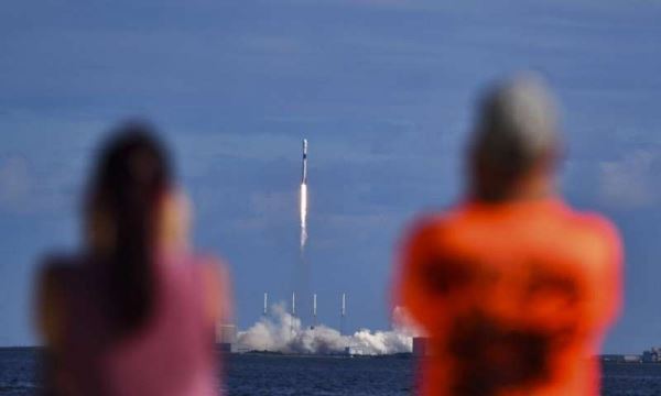SpaceX запускает еще 60 мини-спутников для настройки глобального интернета