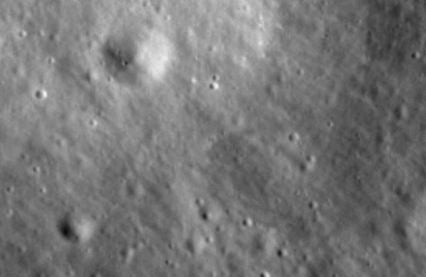 <br />
Обнаружено место падения китайского спутника на Луне<br />
