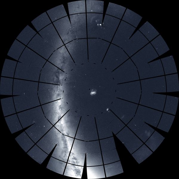 Панорама южного неба от телескопа TESS
